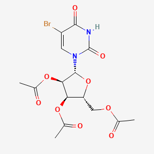 (2R,3R,4R,5R)-2-(Acetoxymethyl)-5-(5-bromo-2,4-dioxo-3,4-dihydropyrimidin-1(2H)-yl)tetrahydrofuran-3,4-diyl diacetate chemical structure (CAS 105659-32-3)