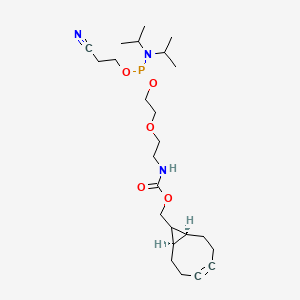 rel-((1R,8S)-Bicyclo[6.1.0]non-4-yn-9-yl)methyl (2-(2-(((2-cyanoethoxy)(diisopropylamino)phosphanyl)oxy)ethoxy)ethyl)carbamate chemical structure (CAS 1352811-59-6)