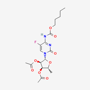 (2R,3R,4R,5R)-2-(5-Fluoro-2-oxo-4-(((pentyloxy)carbonyl)amino)pyrimidin-1(2H)-yl)-5-methyltetrahydrofuran-3,4-diyl diacetate chemical structure (CAS 162204-20-8)