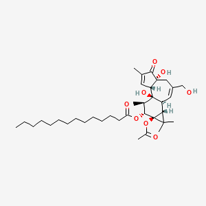 (1aR,1bS,4aR,7aS,7bS,8R,9R,9aS)-9a-Acetoxy-4a,7b-dihydroxy-3-(hydroxymethyl)-1,1,6,8-tetramethyl-5-oxo-1a,1b,4,4a,5,7a,7b,8,9,9a-decahydro-1H-cyclopropa[3,4]benzo[1,2-e]azulen-9-yl tetradecanoate chemical structure (CAS 16561-29-8)