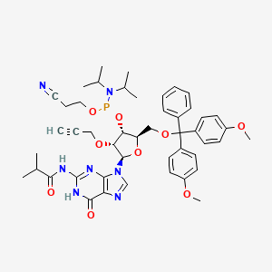 (2R,3R,4R,5R)-2-((Bis(4-methoxyphenyl)(phenyl)methoxy)methyl)-5-(2-isobutyramido-6-oxo-1,6-dihydro-9H-purin-9-yl)-4-(prop-2-yn-1-yloxy)tetrahydrofuran-3-yl (2-cyanoethyl) diisopropylphosphoramidite chemical structure (CAS 171486-61-6)