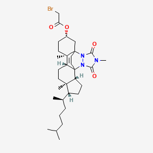 (2S,4aR,4bR,6aR,7R,9aR)-4a,6a,12-Trimethyl-7-((R)-6-methylheptan-2-yl)-11,13-dioxo-2,3,4,4a,4b,5,6,6a,7,8,9,9a,12,13-tetradecahydro-1H,11H-9b,14a-ethenobenzo[c]cyclopenta[h][1,2,4]triazolo[1,2-a]cinnolin-2-yl 2-bromoacetate chemical structure (CAS 1817841-22-7)