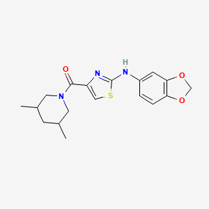 (2-(Benzo[d][1,3]dioxol-5-ylamino)thiazol-4-yl)(3,5-dimethylpiperidin-1-yl)methanone chemical structure (CAS 1908149-45-0)