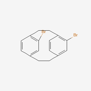 pseudo-meta-5,12-Dibromotricyclo[8.2.2.24,7]hexadeca-4,6,10,12,13,15-hexaene chemical structure (CAS 23927-42-6)