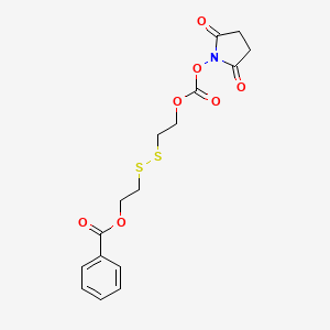 2-((2-((((2,5-Dioxopyrrolidin-1-yl)oxy)carbonyl)oxy)ethyl)disulfaneyl)ethyl benzoate chemical structure (CAS 2750799-12-1)