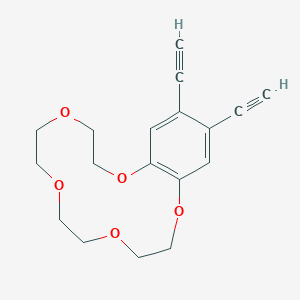 15,16-Diethynyl-2,3,5,6,8,9,11,12-octahydrobenzo[b][1,4,7,10,13]pentaoxacyclopentadecine chemical structure (CAS 680573-26-6)