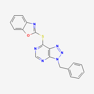 2-((3-Benzyl-3H-[1,2,3]triazolo[4,5-d]pyrimidin-7-yl)thio)benzo[d]oxazole chemical structure (CAS 722456-31-7)