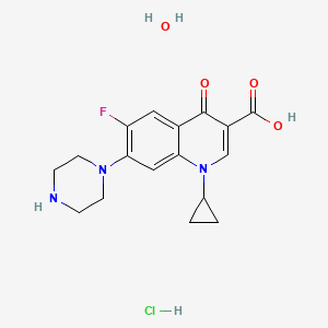 1-Cyclopropyl-6-fluoro-4-oxo-7-(piperazin-1-yl)-1,4-dihydroquinoline-3-carboxylic acid hydrochloride hydrate chemical structure (CAS 86393-32-0)